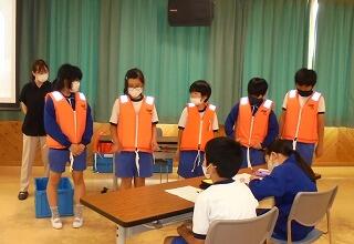 ライフジャケットを着用してみました。