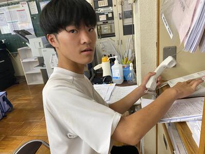 今日も緊張しながら、アポイントのための電話連絡を頑張っています。