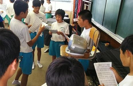 心を合わせて練習している男子