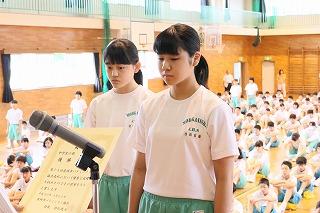 女子中学生　表彰 